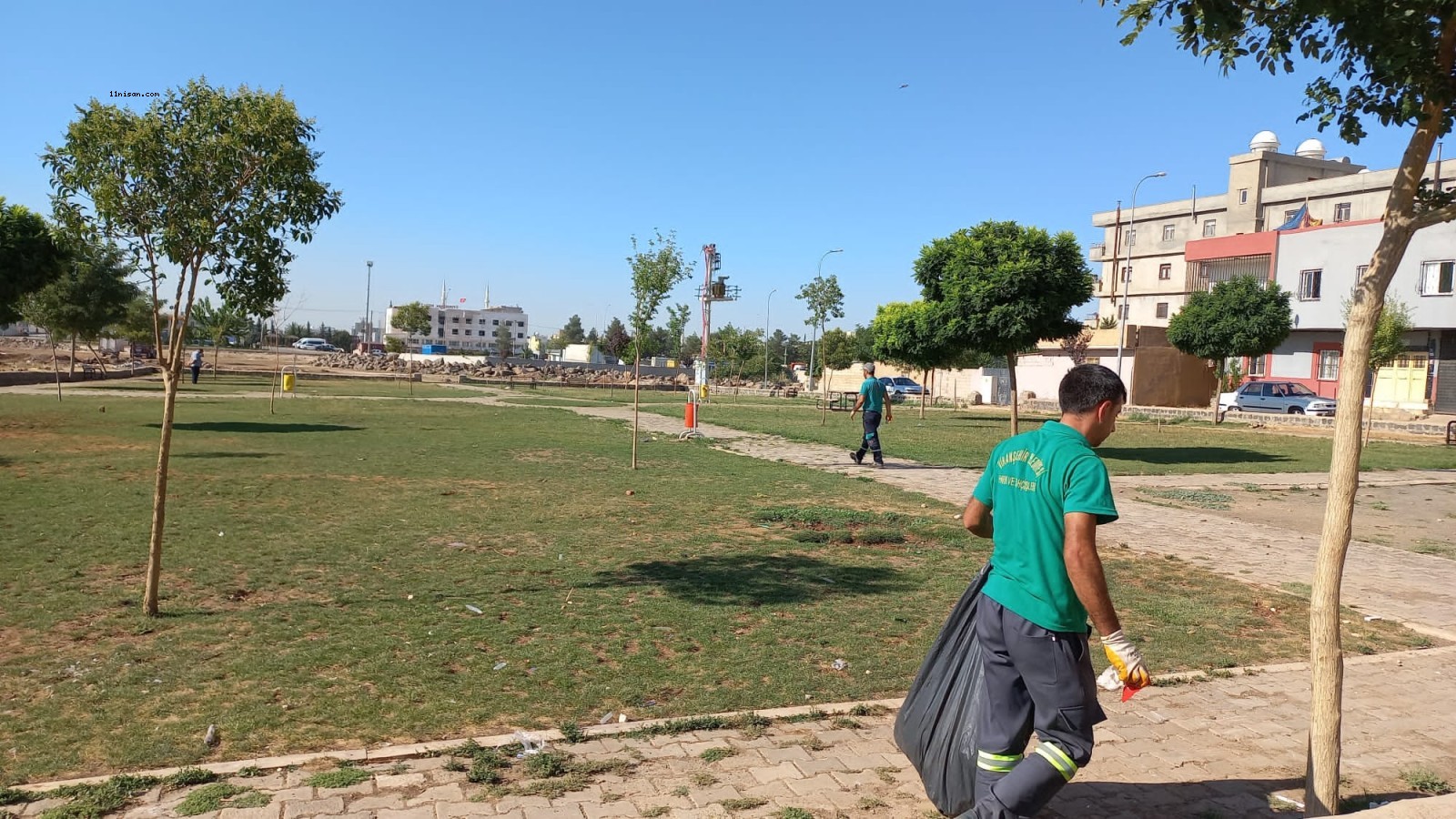 Viranşehir’de belediye ekiplerinin temizlik çalışması sürüyor;
