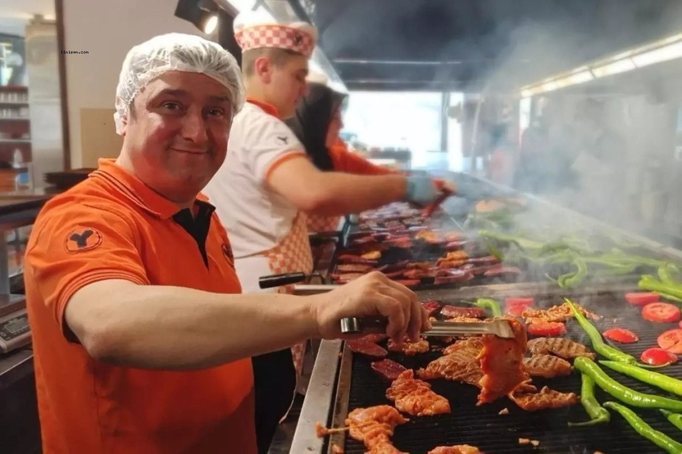 KÖFTECİ YUSU'TAN TARTIŞMA YARATAN KARAR! MÜŞTERİLERİ İKİYE BÖLÜNDÜ