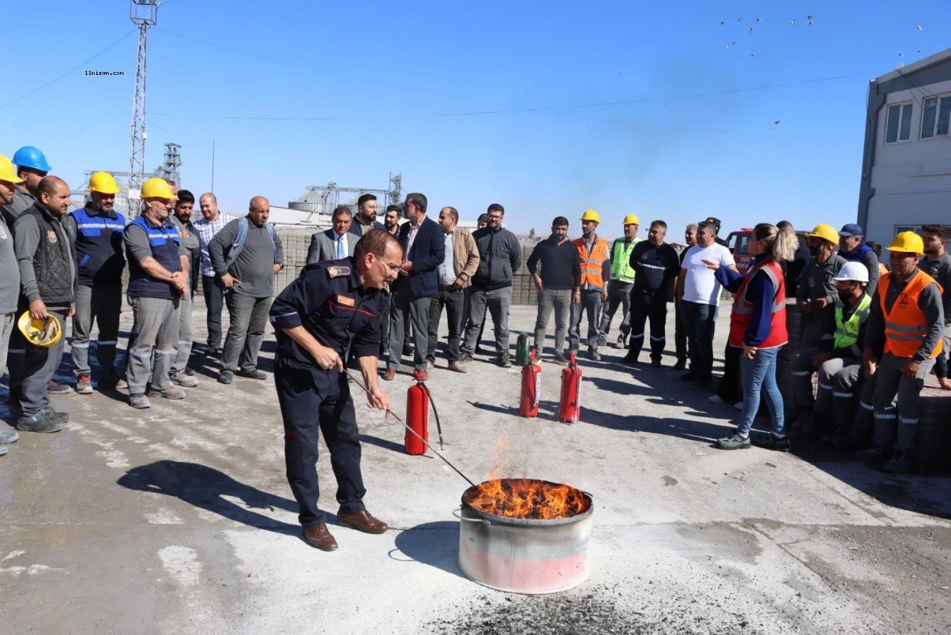 BÜYÜKŞEHİR PERSONELİNE YANGINA MÜDAHALE EĞİTİMİ VERİLDİ;