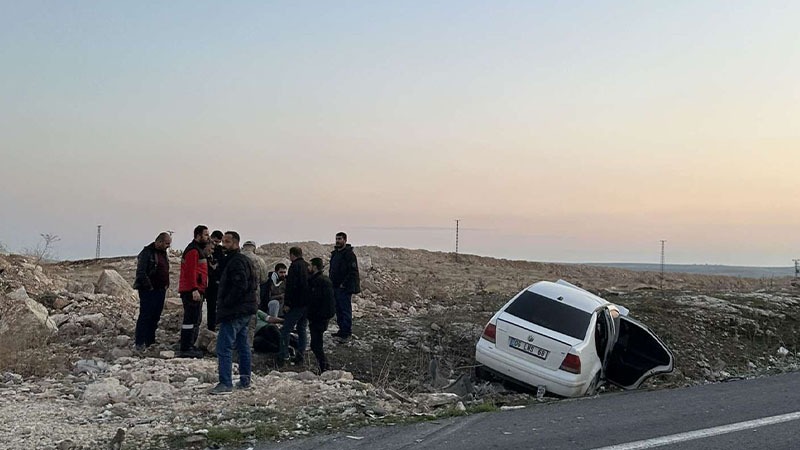 Şanlıurfa’da iki otomobil çarpıştı: 2 yaralı;