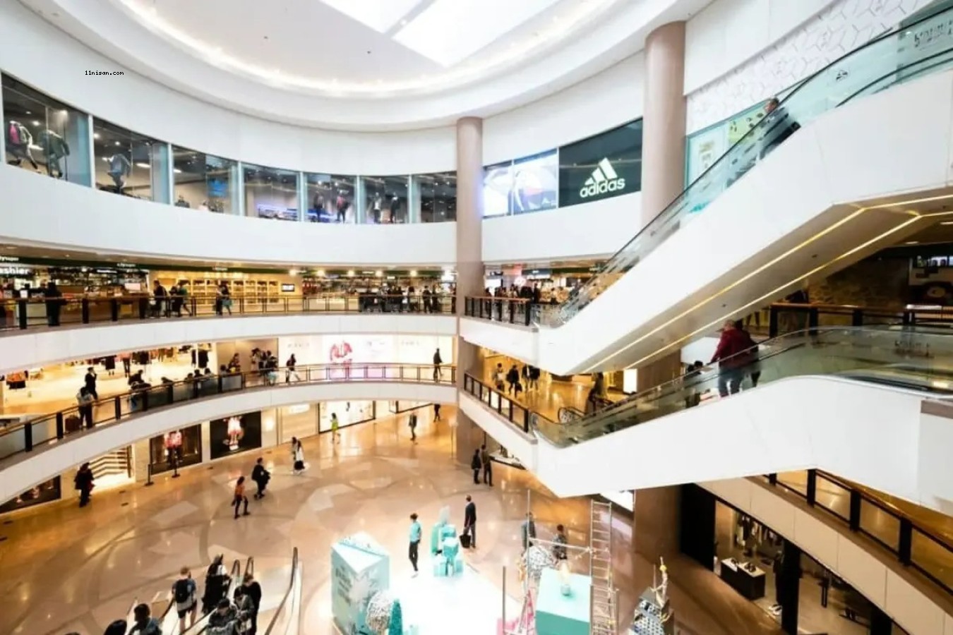 TÜRKİYE'NİN İLK LÜKS AVM'Sİ KAPATILDI