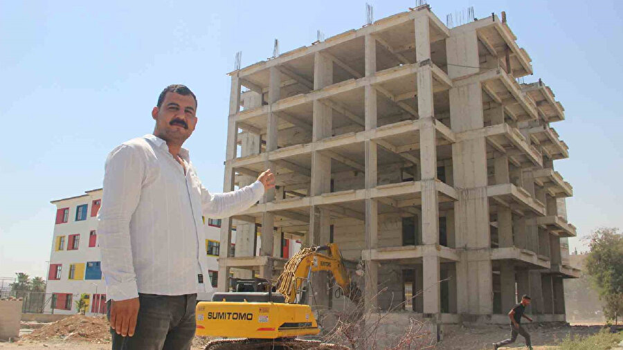 MÜTEAHHİTTEN ÖRNEK DAVRANIŞ: KUSURLU BİNASINI İHBAR ETTİ, YIKIMI YAPILDI;