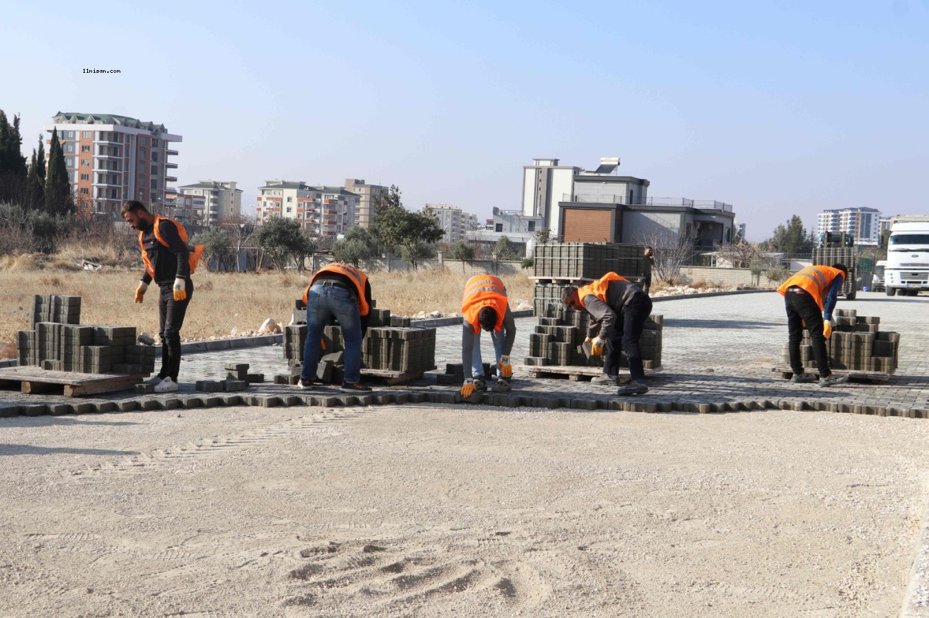 KARAKÖPRÜ’DE YENİ YOLLARDA ÜST YAPI ÇALIŞMALARI SÜRÜYOR;