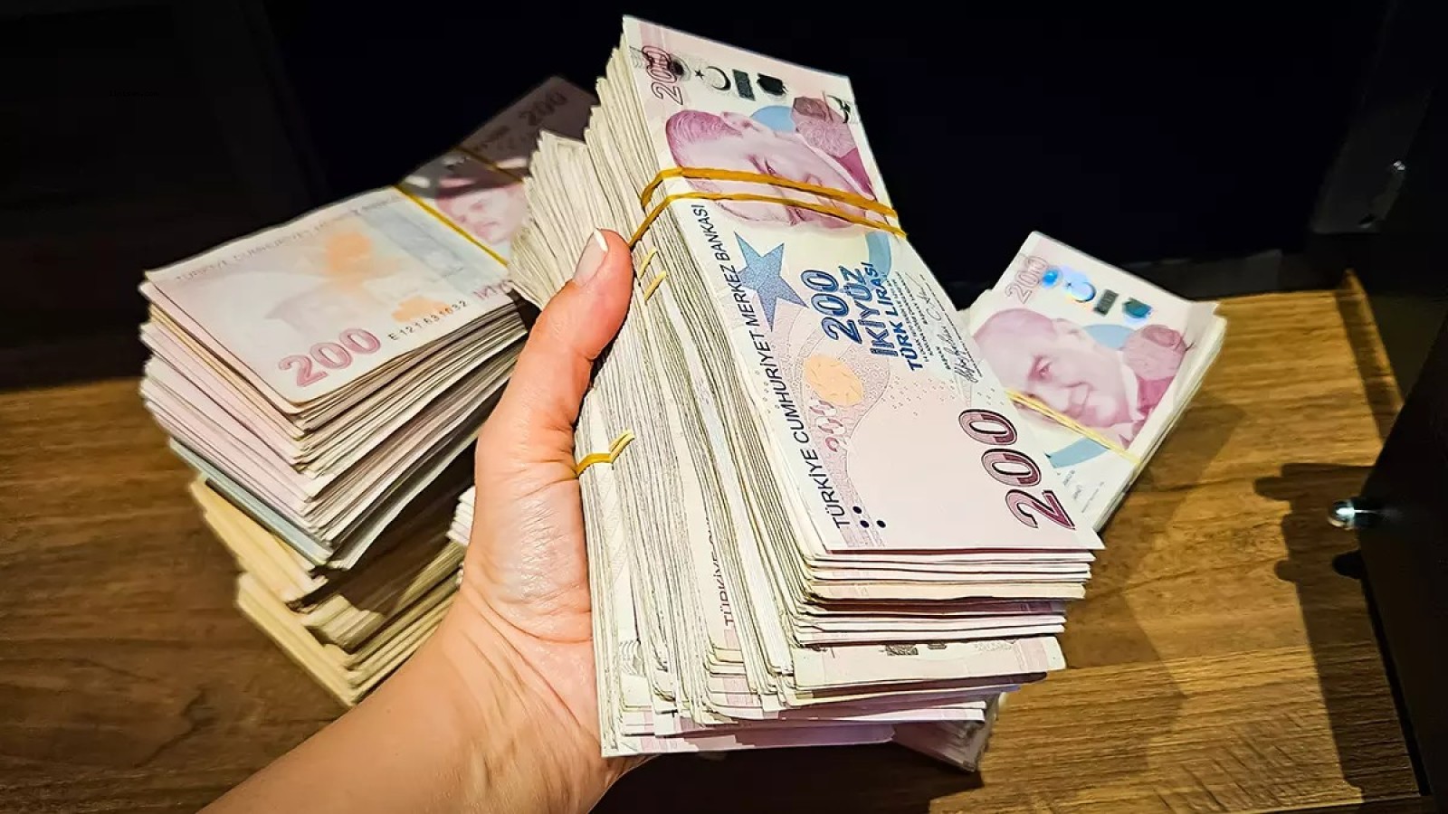 BANKALAR ZAM YAPTI GELİRLER UÇTU!;