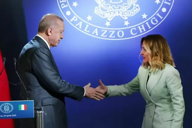 KRİTİK ZİRVEDEN İKİ LİDERDEN DİKAT ÇEKEN MESAJLAR...