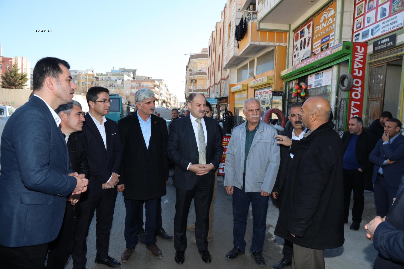 BAŞKAN GÜLPINAR, ESNAFI ZİYARET EDİP ASFALT ÇALIŞMALARINI İNCELEDİ;