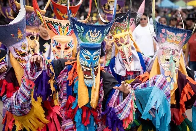 TAYLAND'DA KUTLANAN 'PHİ TA KHON' HAYALET FESTİVALİNDEN İLGİNÇ GÖRÜNTÜLER;