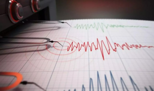 İSTANBUL'DA KORKUTAN DEPREM