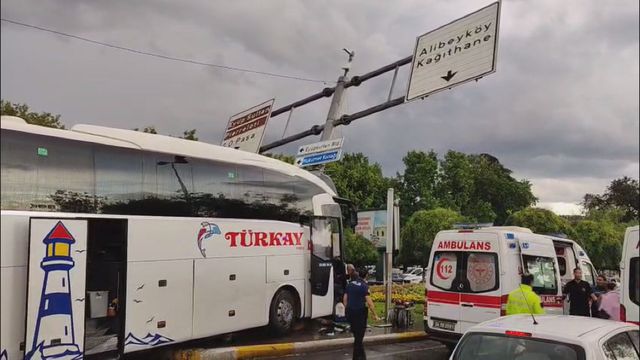 eyupsultan-da-yolcu-otobusu-otomobile-carpti-20086110_o.jpg
